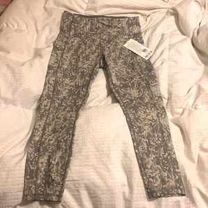 Lululemon invigorate HR Tight 25”